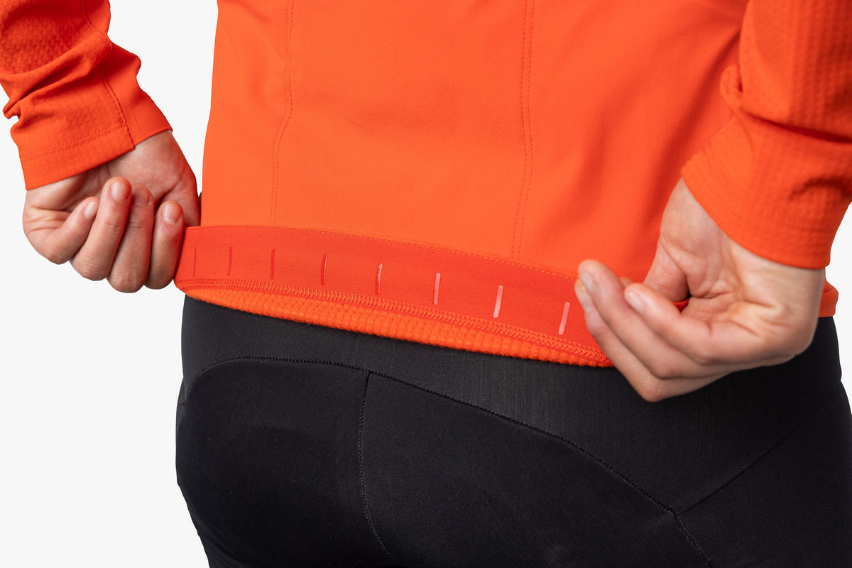 Elastic hem with silicon gripper