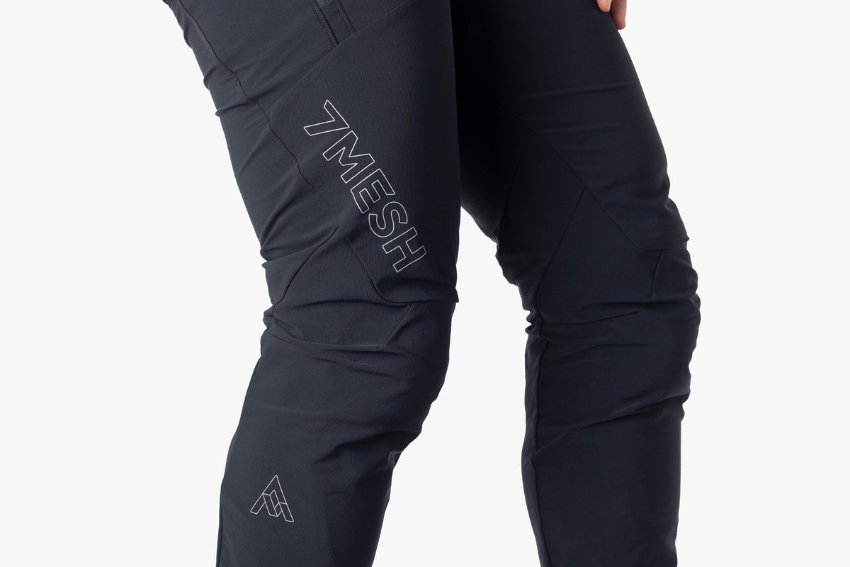 Accommodates knee pads
