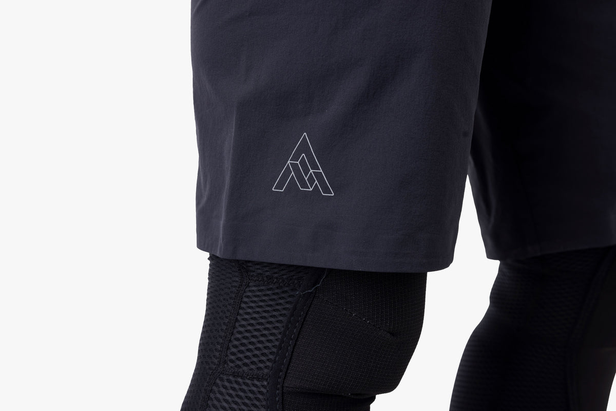 Accommodates knee pads