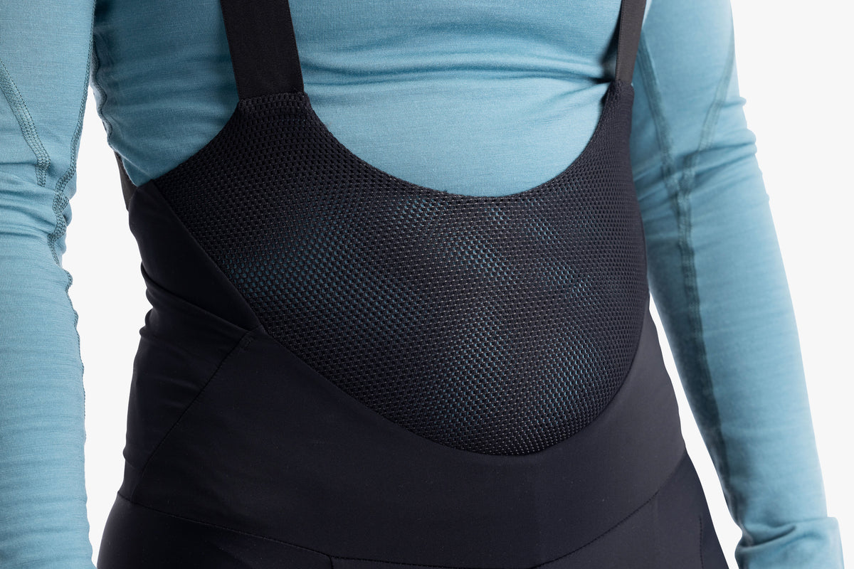 Highly breathable mesh on the stomach