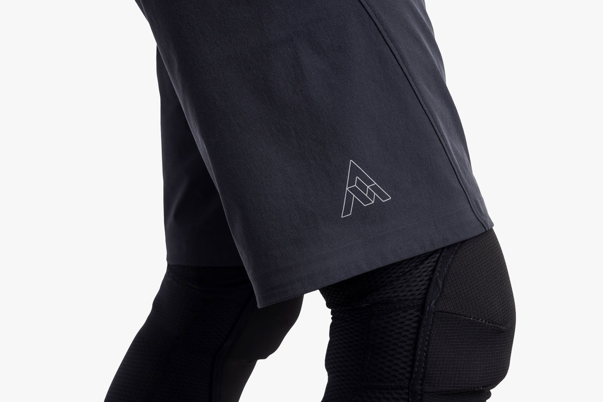 Accommodates knee pads