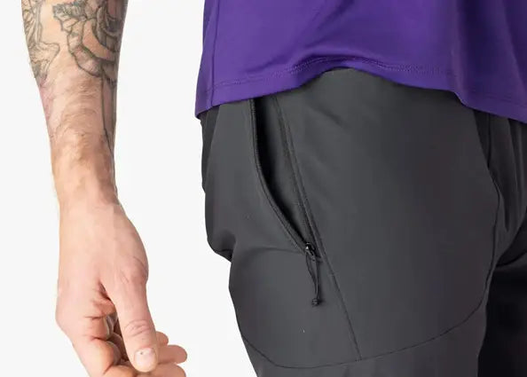 Two zippered side pocket for cargo